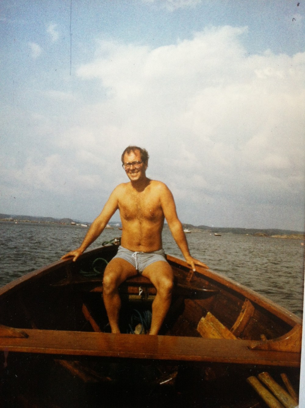 Pappa, mitten på 70-talet, några å femtio i Sniba ute på Kungsbackafjorden.