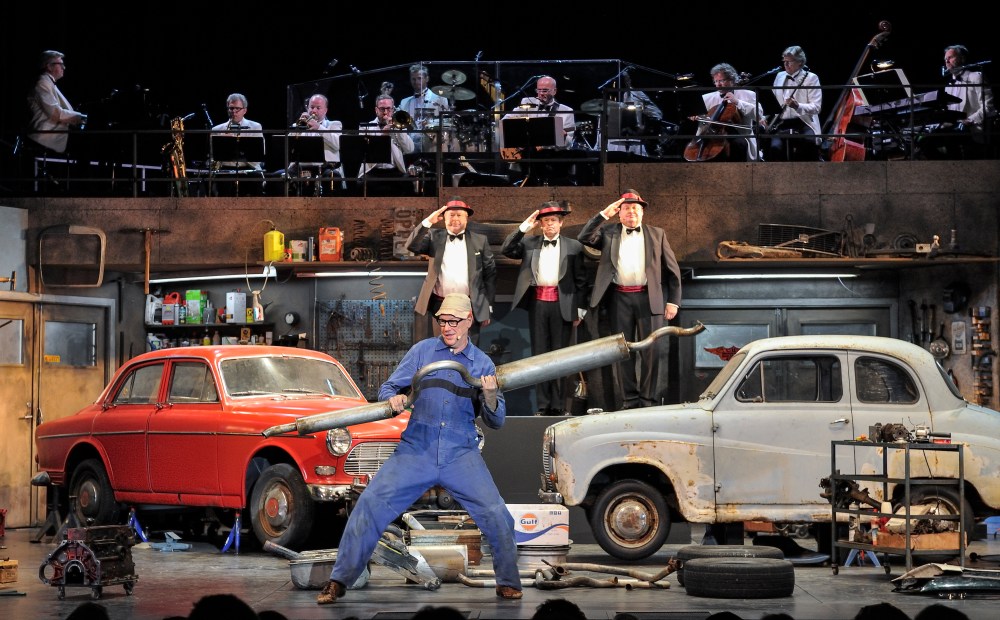 Macken - TV-serien på scen, premiär på Lorensbergsteatern 27/10 2016.